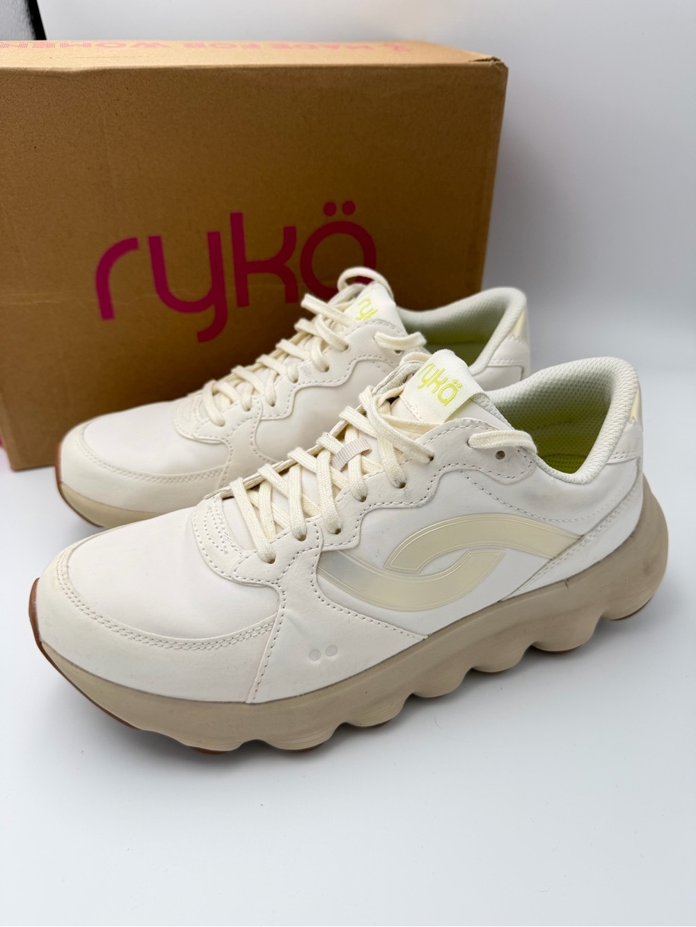 Like New Ryka Podflow Retro Walking Shoes Eggwhite Size 9M